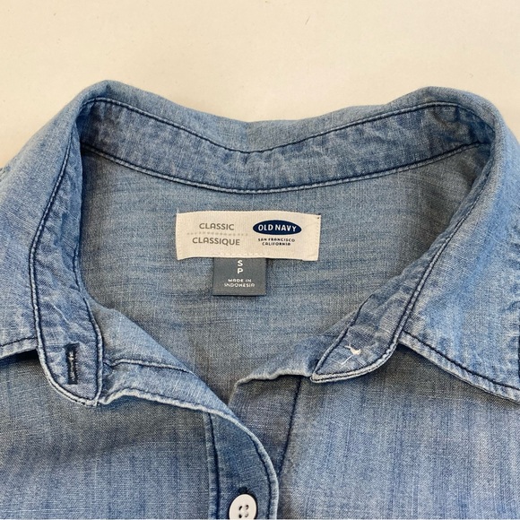 Old Navy Classic chambray medium wash women’s button down shirt Size S - Picture 7 of 15